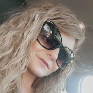 Meet your Posher, Brittney Rose 🌹